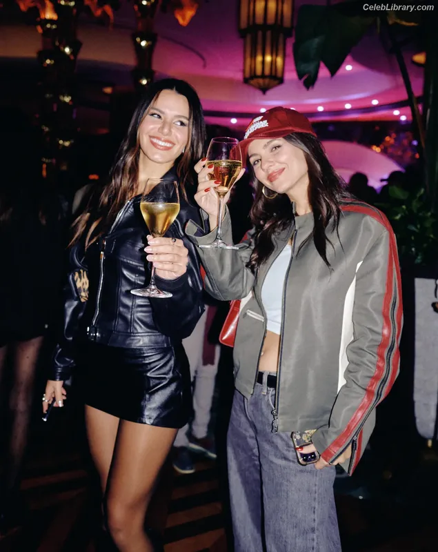 Victoria Justice photo 1 of 3442