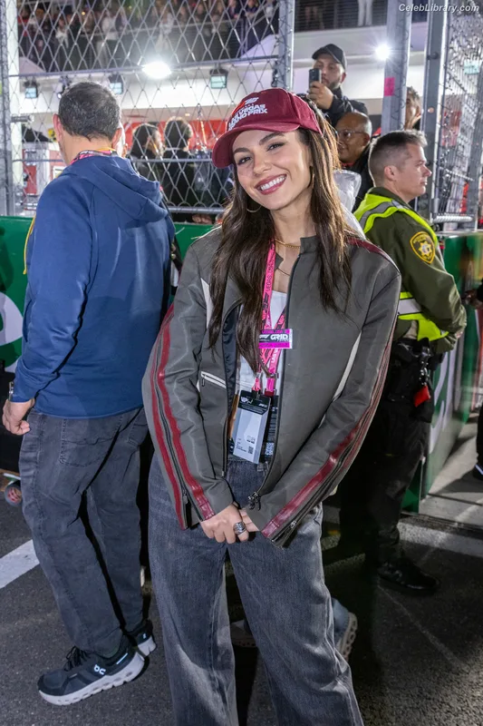Victoria Justice photo 7 of 3442