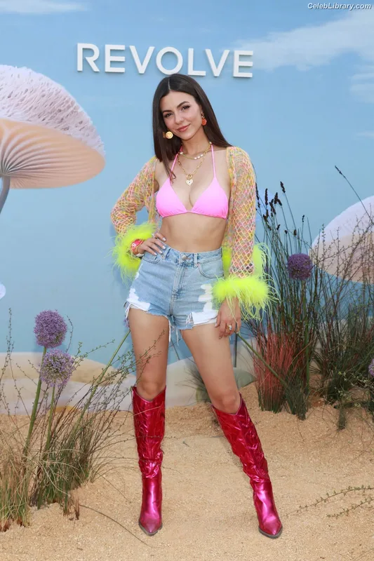 Victoria Justice photo 12 of 3442