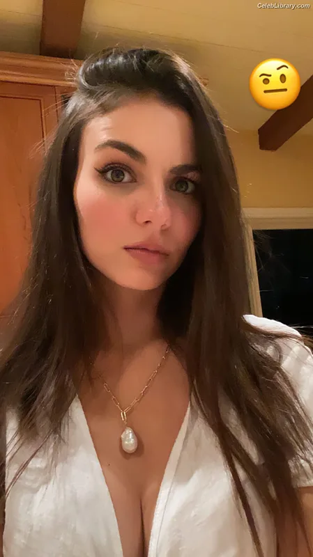 Victoria Justice photo 5 of 3442