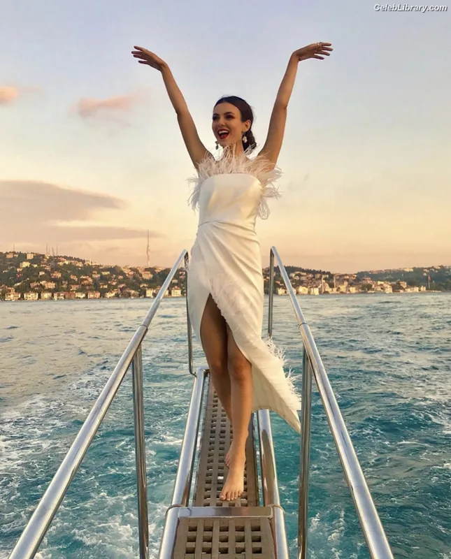 Victoria Justice photo 16 of 3442