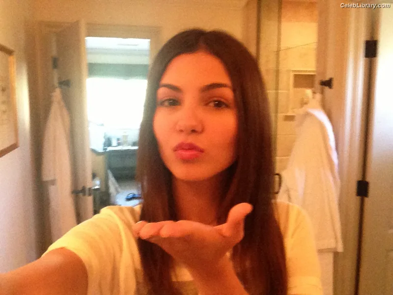 Victoria Justice photo 17 of 3442
