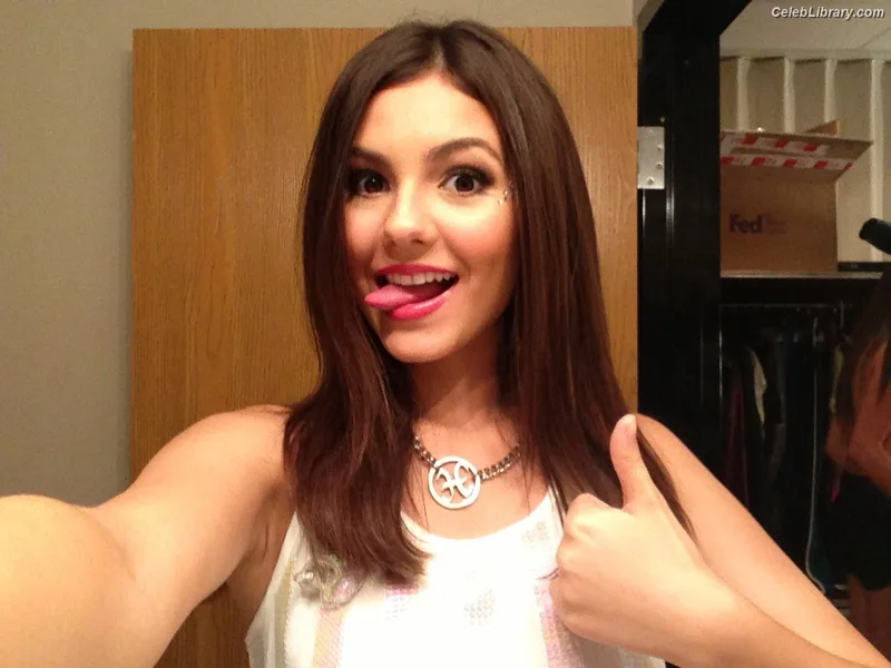 Victoria Justice photo 18 of 3442