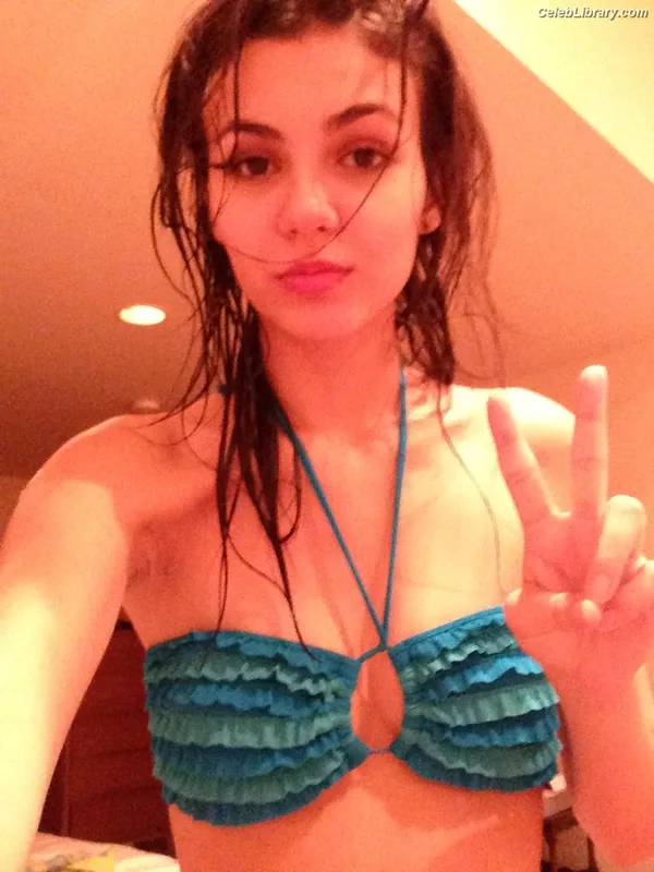 Victoria Justice photo 3 of 3442