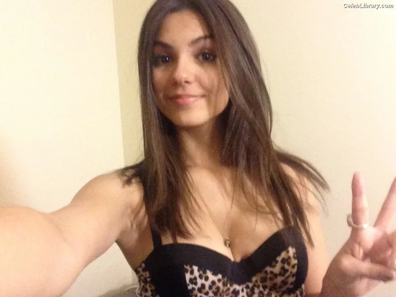 Victoria Justice photo 7 of 3442