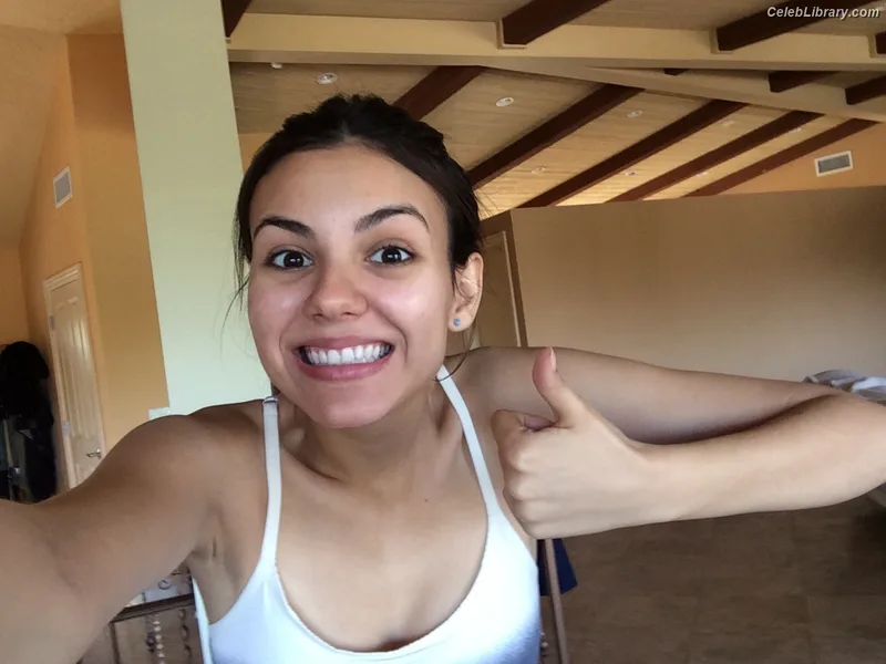 Victoria Justice photo 9 of 3442