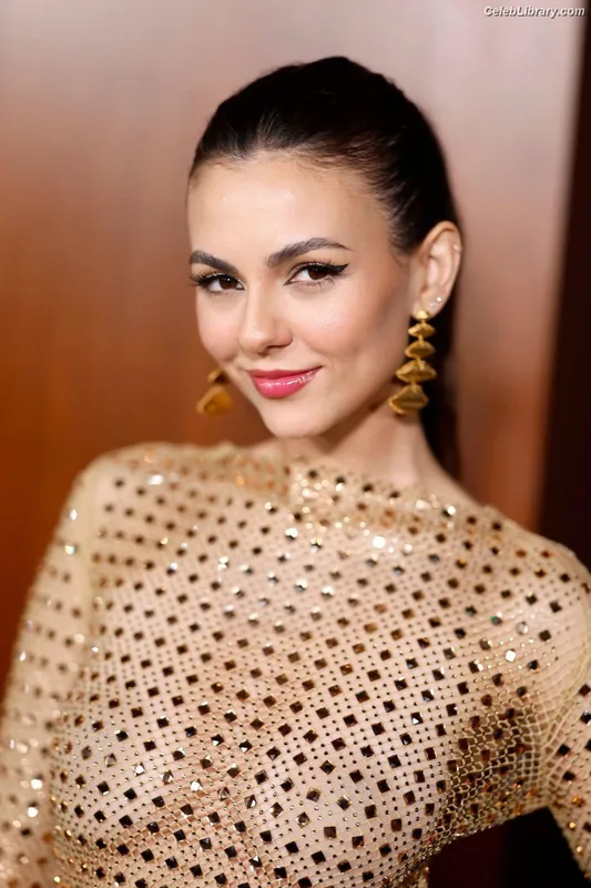 Victoria Justice photo 8 of 3442