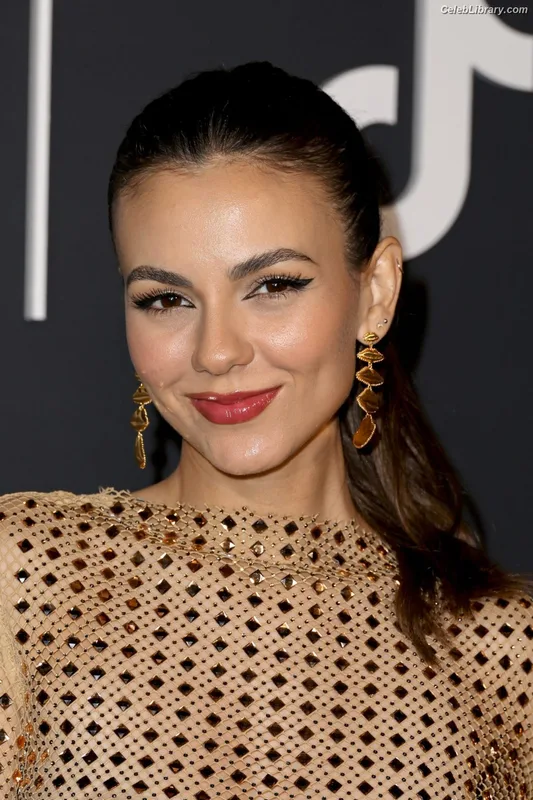 Victoria Justice photo 12 of 3442