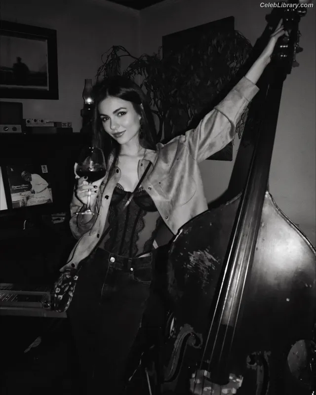 Victoria Justice photo 16 of 3442
