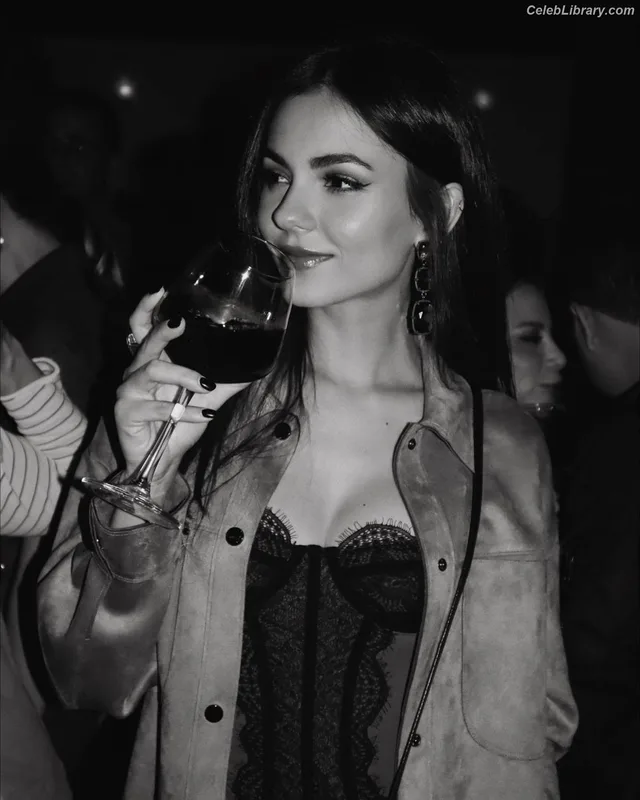 Victoria Justice photo 17 of 3442