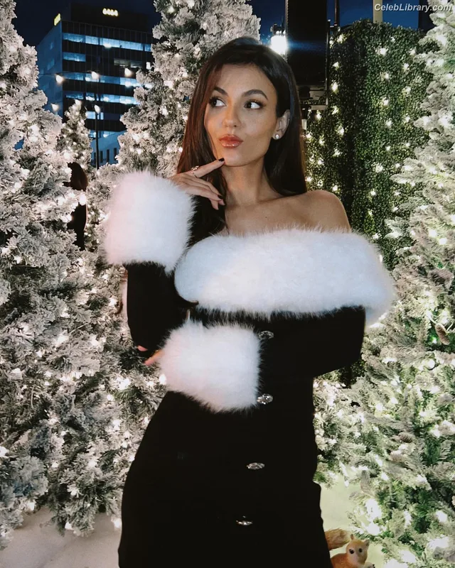 Victoria Justice photo 11 of 3442