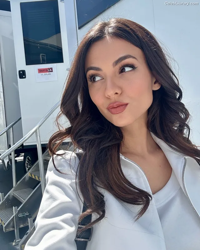 Victoria Justice photo 24 of 3442