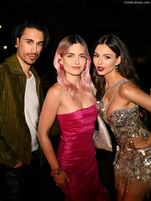 Victoria Justice photo 8 of 3442
