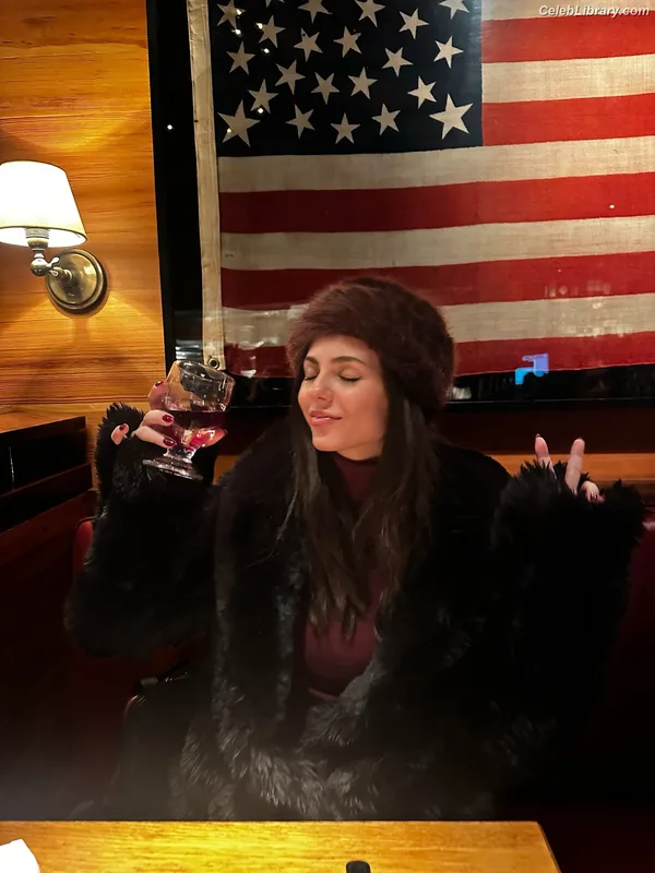 Victoria Justice photo 12 of 3442