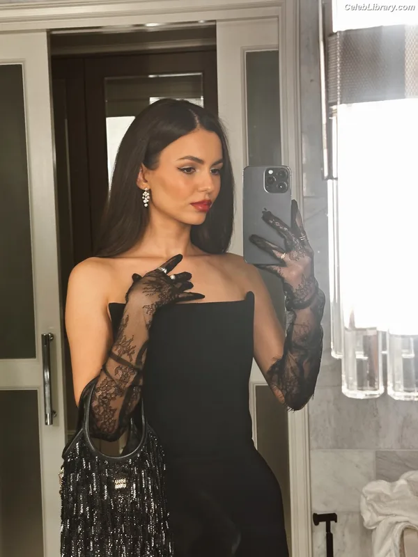 Victoria Justice photo 3 of 3442
