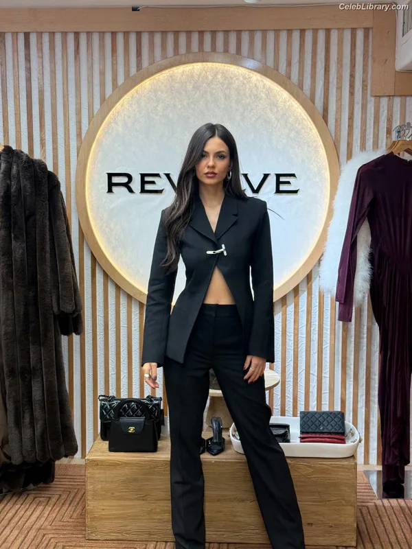 Victoria Justice photo 4 of 3442