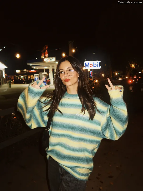 Victoria Justice photo 15 of 3442