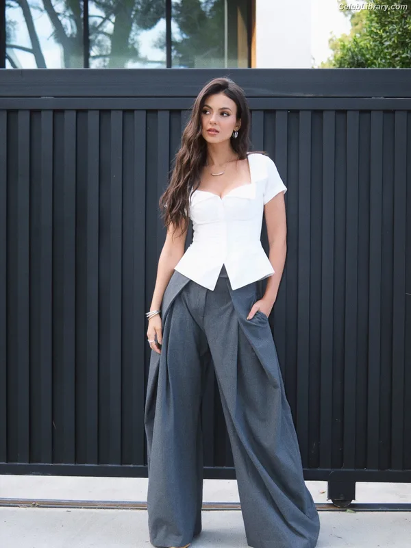 Victoria Justice photo 4 of 3442