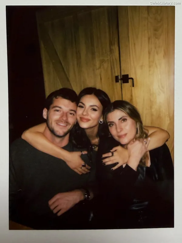 Victoria Justice photo 6 of 3442
