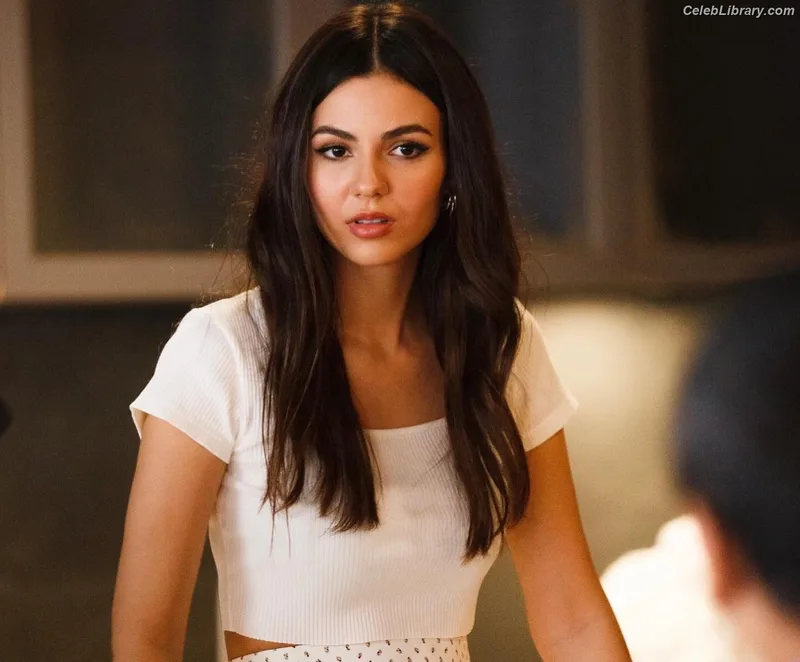 Victoria Justice photo 9 of 3442