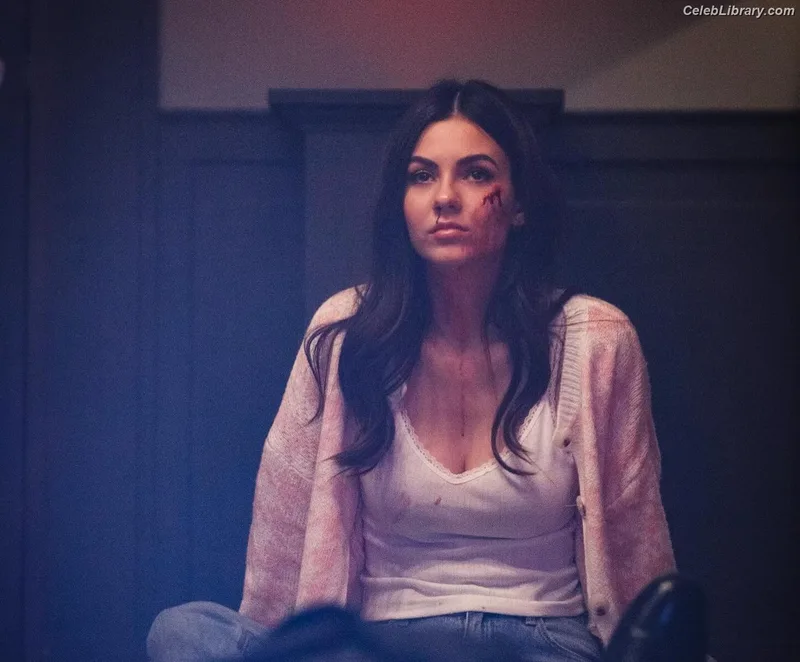 Victoria Justice photo 10 of 3442