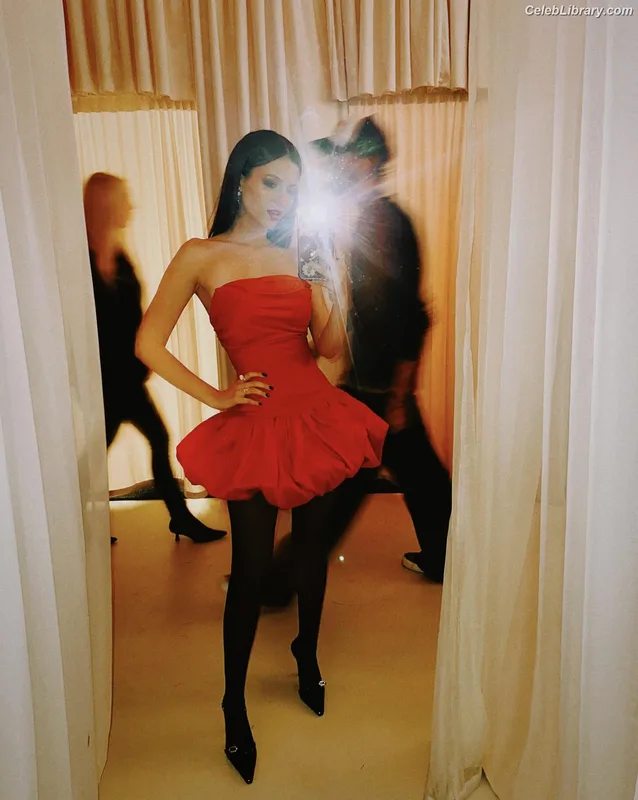 Victoria Justice photo 4 of 3442