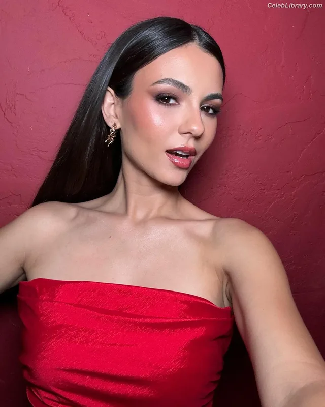 Victoria Justice photo 5 of 3442