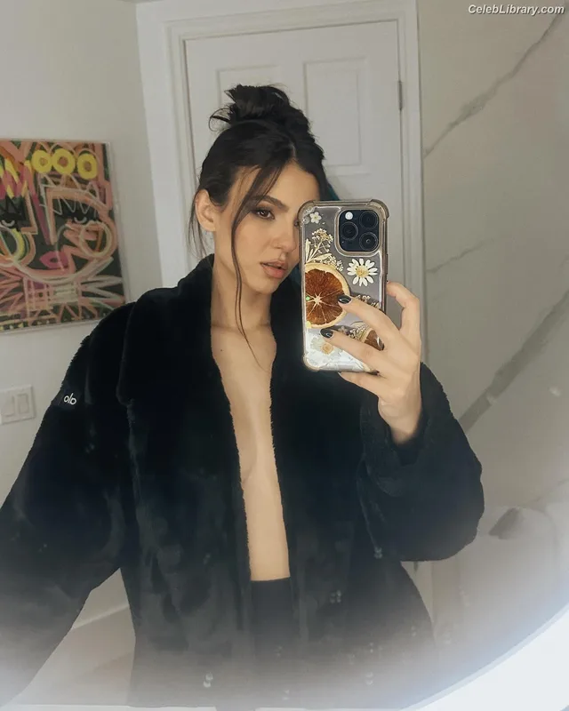 Victoria Justice photo 8 of 3442