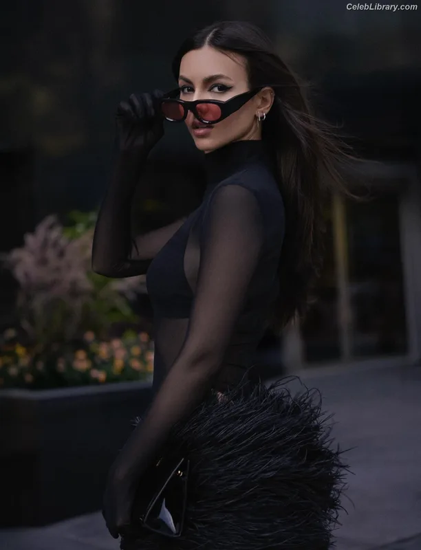 Victoria Justice photo 2 of 3442