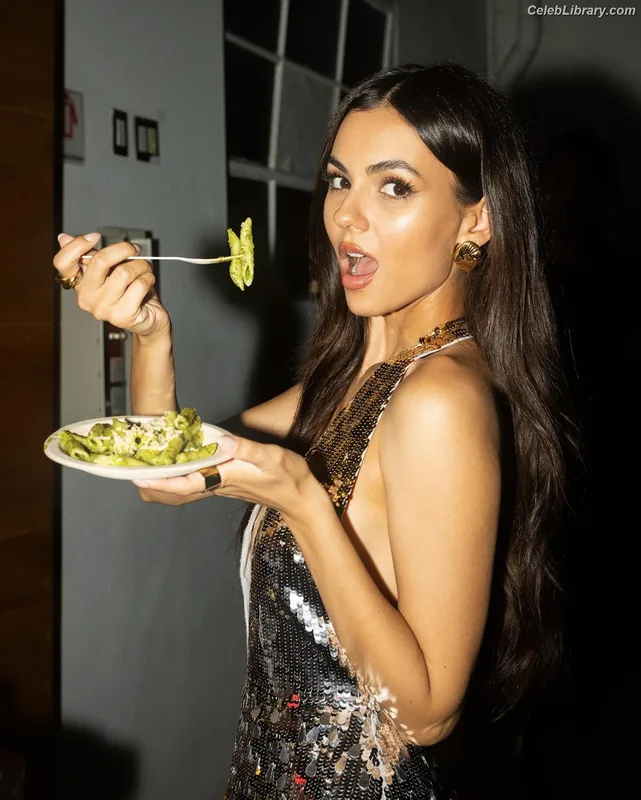 Victoria Justice photo 6 of 3442