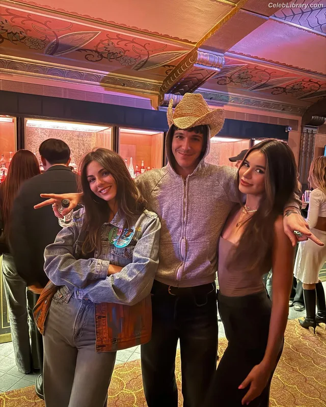 Victoria Justice photo 17 of 3442