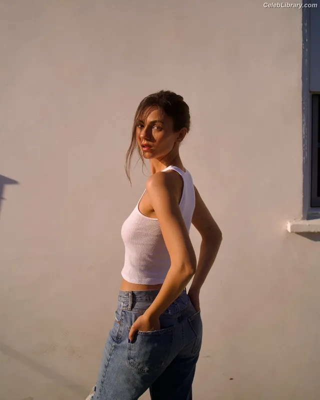 Victoria Justice photo 1 of 3442