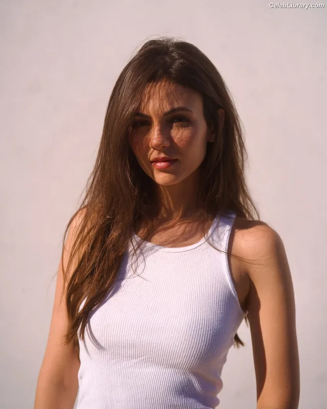Victoria Justice photo 2 of 3442