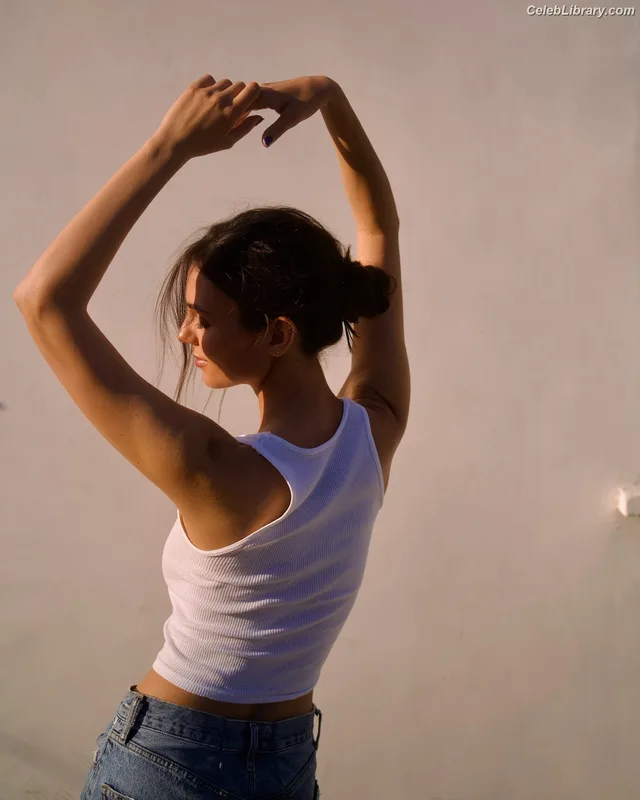 Victoria Justice photo 4 of 3442