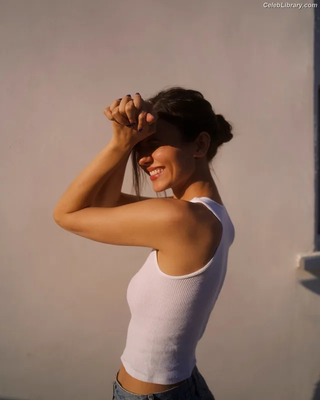 Victoria Justice photo 5 of 3442