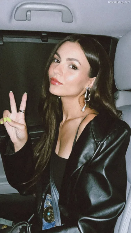 Victoria Justice photo 7 of 3442