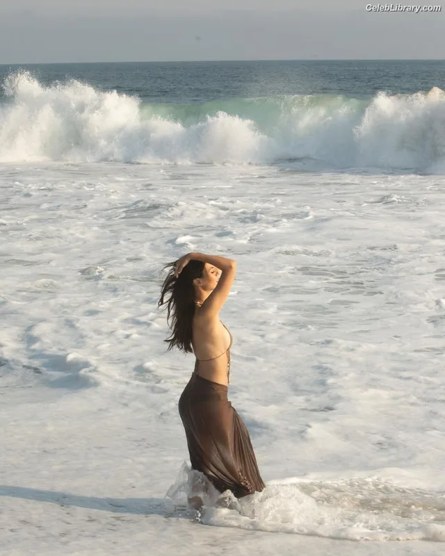 Victoria Justice photo 9 of 3442