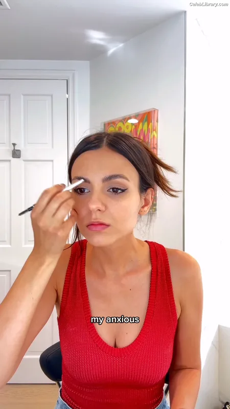 Victoria Justice photo 15 of 3442