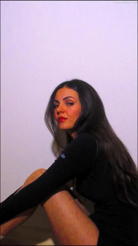 Victoria Justice photo 7 of 3442