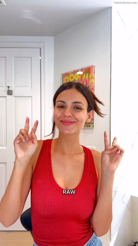 Victoria Justice photo 16 of 3442