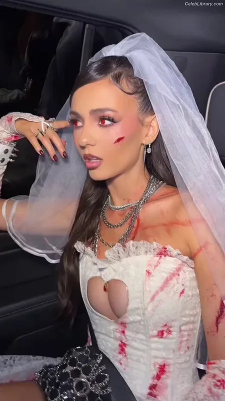 Victoria Justice photo 2 of 3442