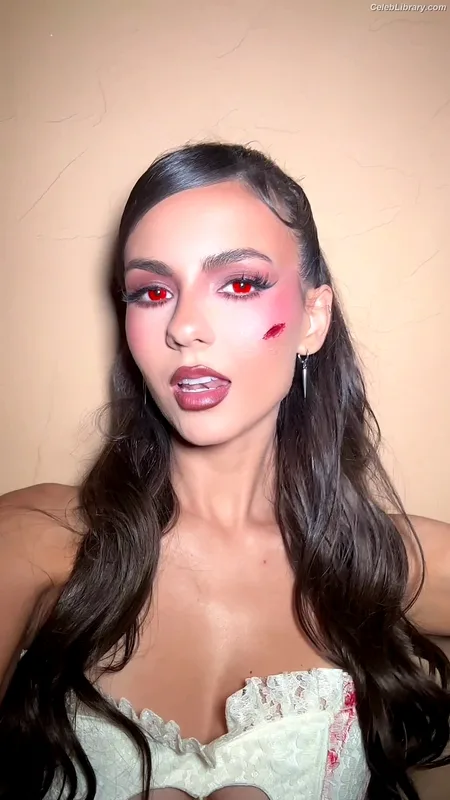 Victoria Justice photo 24 of 3442