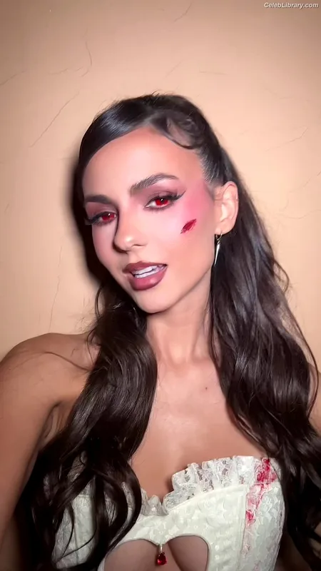 Victoria Justice photo 4 of 3442