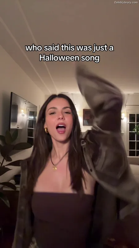 Victoria Justice photo 7 of 3442