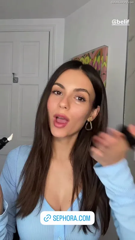 Victoria Justice photo 1 of 3442