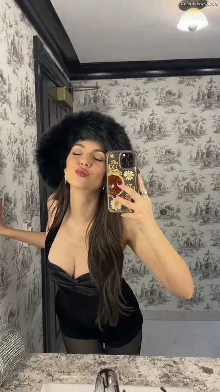 Victoria Justice photo 2 of 3442