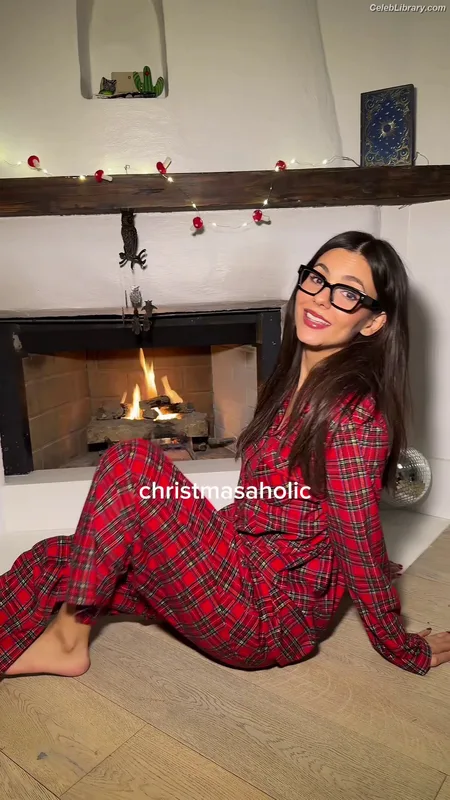 Victoria Justice photo 10 of 3442