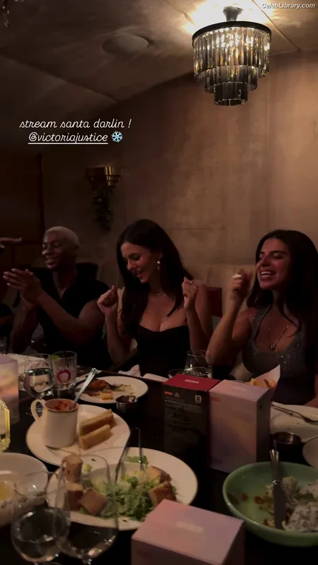 Victoria Justice photo 9 of 3442