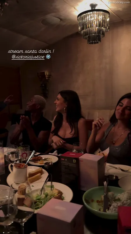 Victoria Justice photo 10 of 3442
