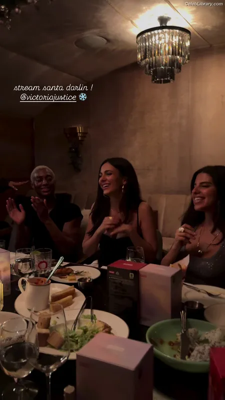 Victoria Justice photo 11 of 3442